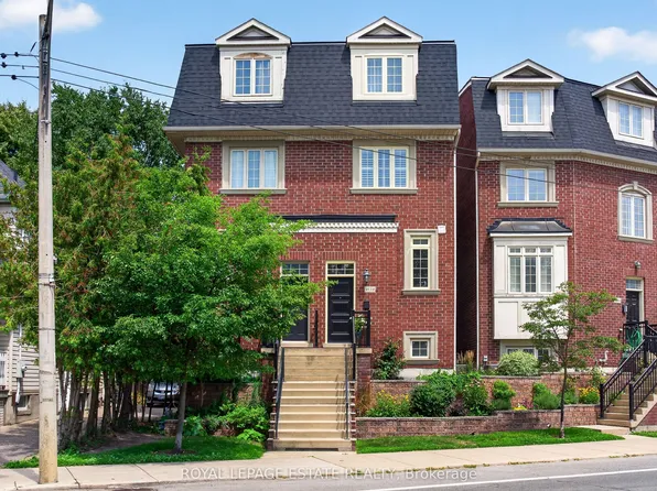 2112 Dundas St E, Toronto, ON M4L 1N1