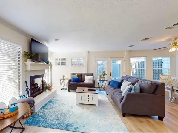 3935 Knollcrest Dr, Montgomery, TX 77356