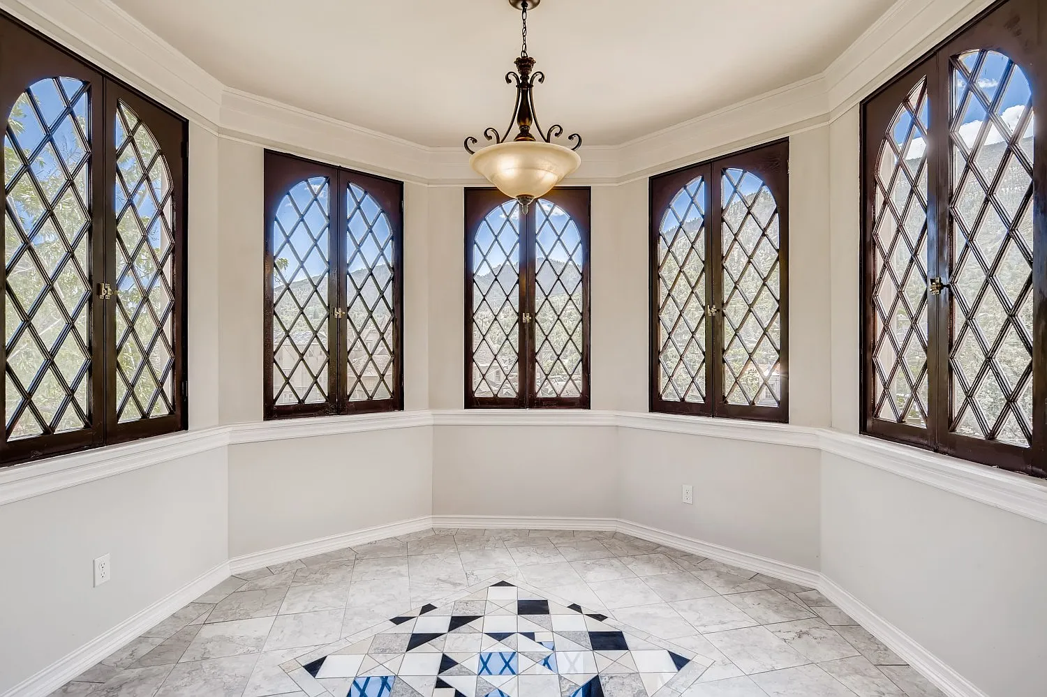 2 Grand Ave — Photo 3