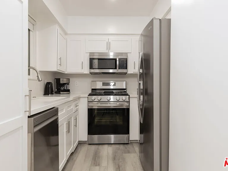 8911 Cynthia St #10 — Photo 5