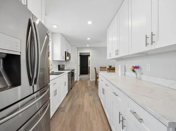 950 Cessna Dr, New Brighton, MN 55112