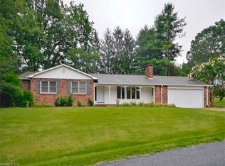 103 Barnett St, East Flat Rock, NC 28726