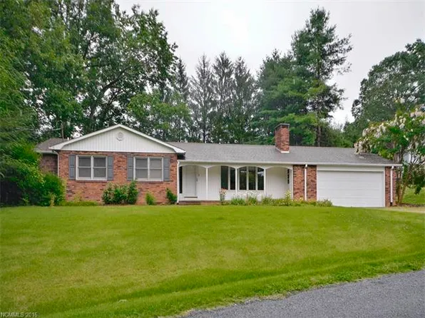 103 Barnett St, East Flat Rock, NC 28726