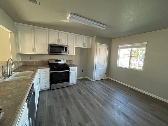 3rd image of 1644 Great Basin Dr