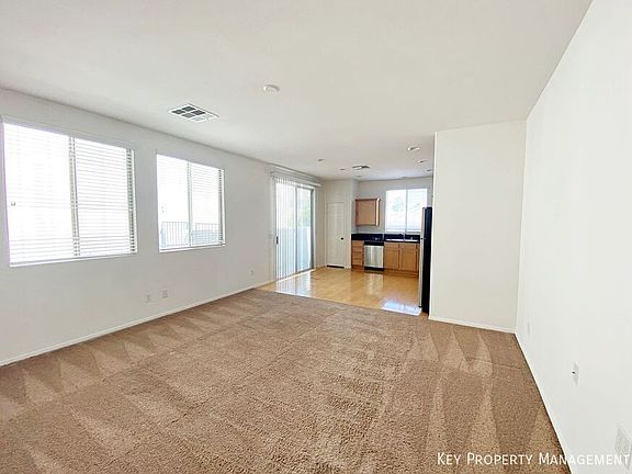 5th image of 682 Homewillow Ave