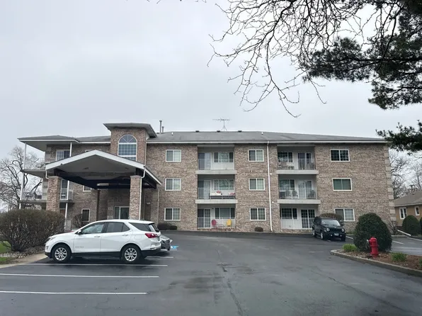 18216 Lange St APT 2E, Lansing, IL 60438