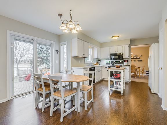 5th image of 3179 Village Green Dr