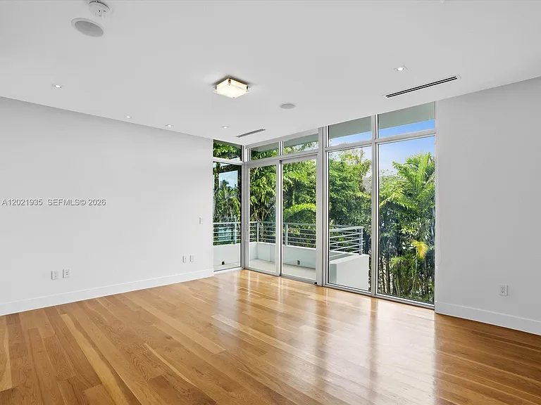 125 Hampton Ln — Photo 39