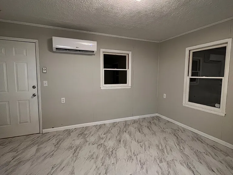 1610 Columbus St SW #A — Photo 3