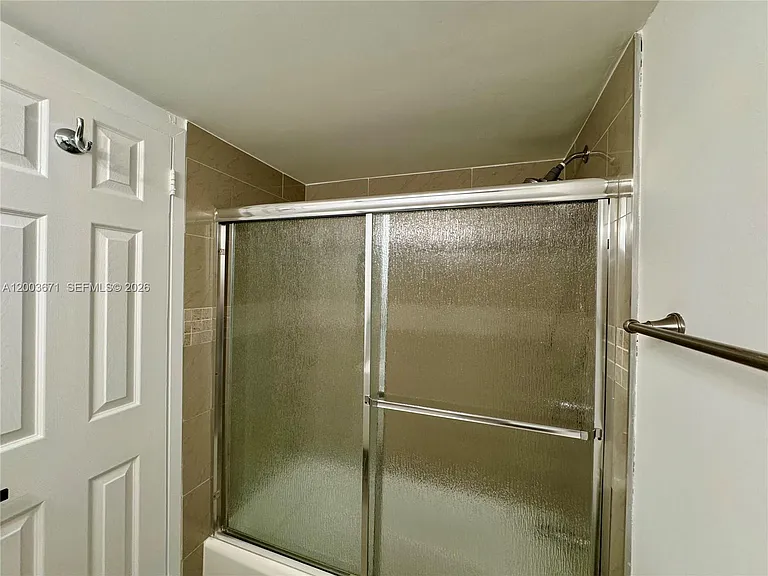 2020 NE 135th St #810 — Photo 23
