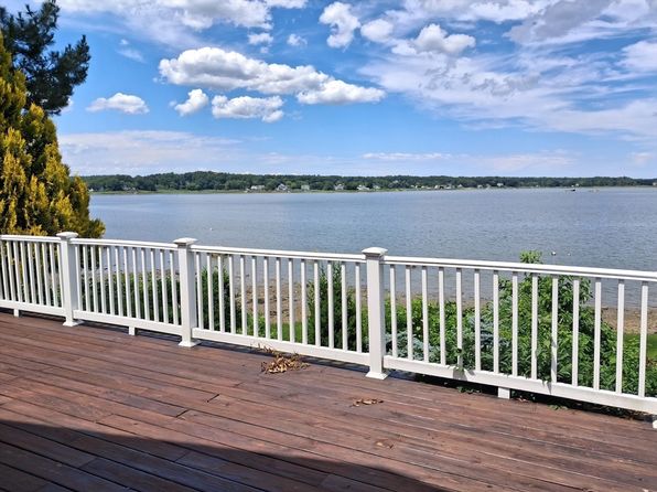 18 Shore Dr
