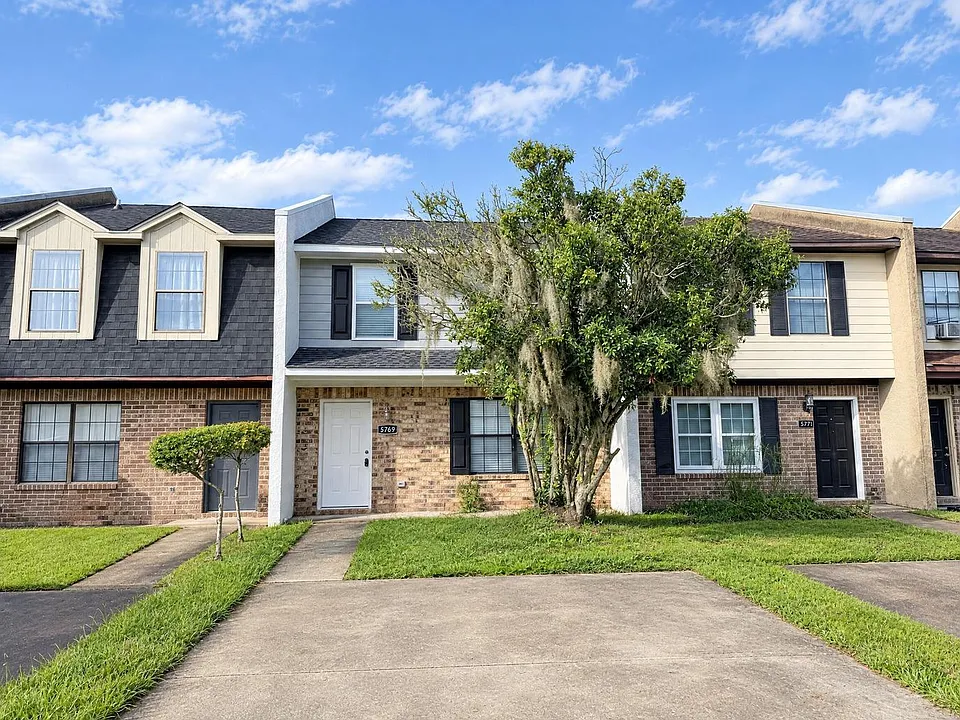 5769 Dewsbury Ln
