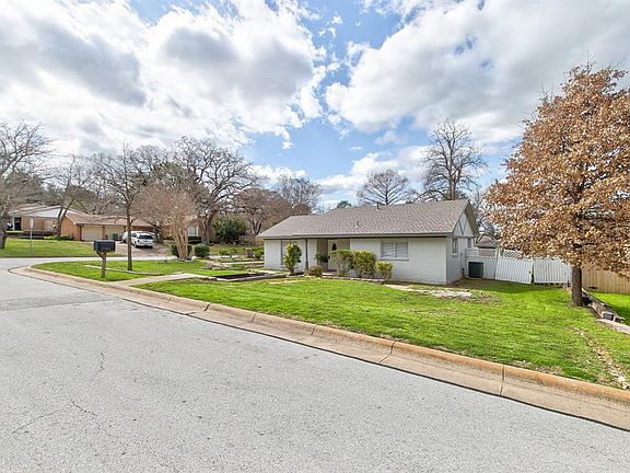 3rd image of 2422 Jewell Dr