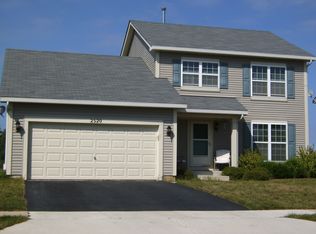 2520 Fallbrook Dr, Hampshire, IL 60140