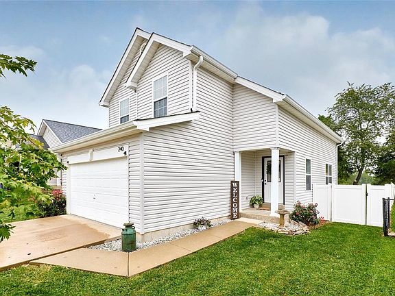 2nd image of 240 Autumn Oaks Dr