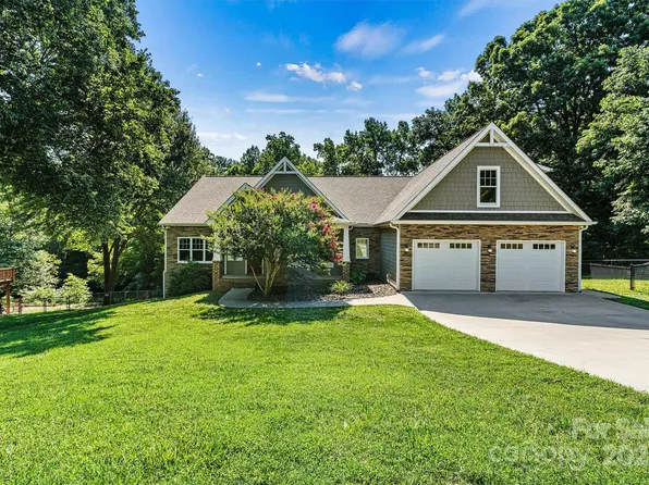 3450 4th Street Blvd NW, Hickory, NC 28601