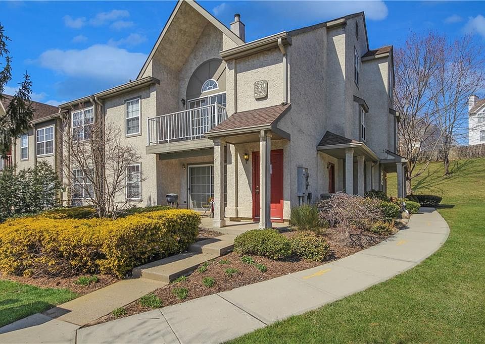 1st image of 2703 Commons Dr #3