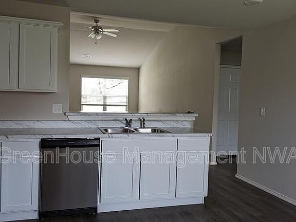 4th image of 1771 Hermitage Dr