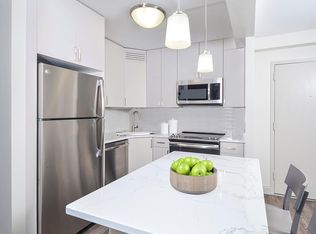 33 W Superior St #4D, Chicago, IL 60654
