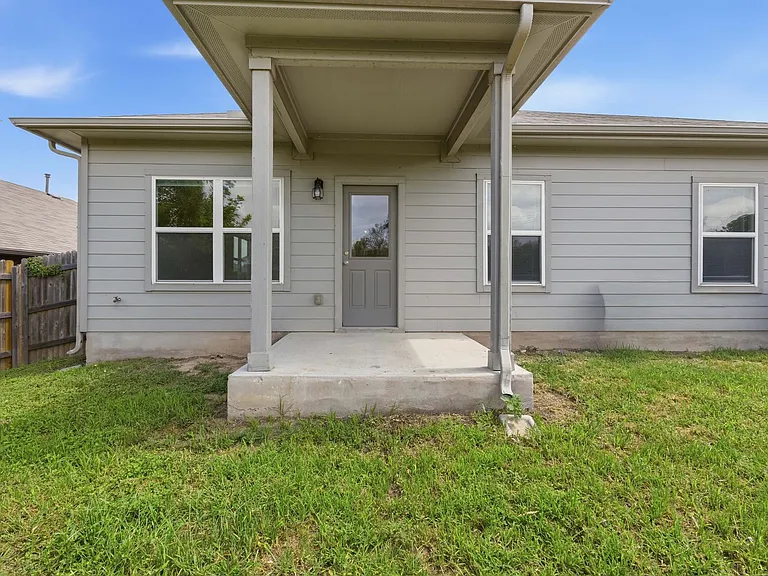 7121 Ranchito Dr — Photo 32
