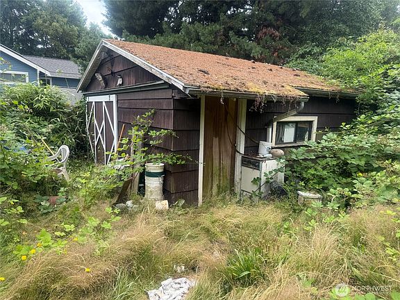 3rd image of 9209 13th Avenue SW