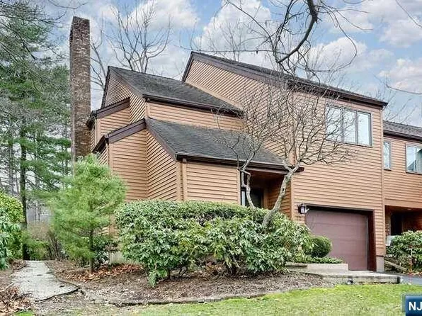 12 S Bayard Ln, Mahwah, NJ 07430