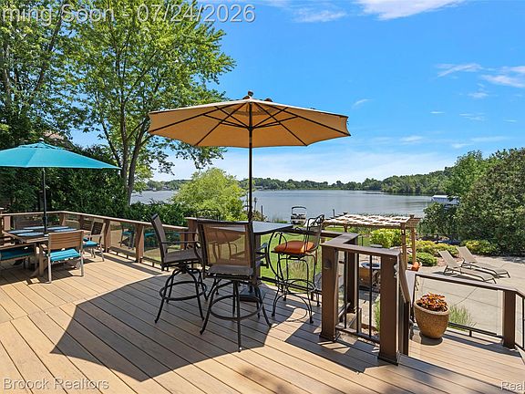 2nd image of 2445 Island View Dr