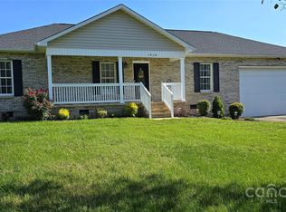 1434 Gristmill Dr, Conover, NC 28613