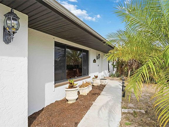 5th image of 28474 Coco Palm Dr