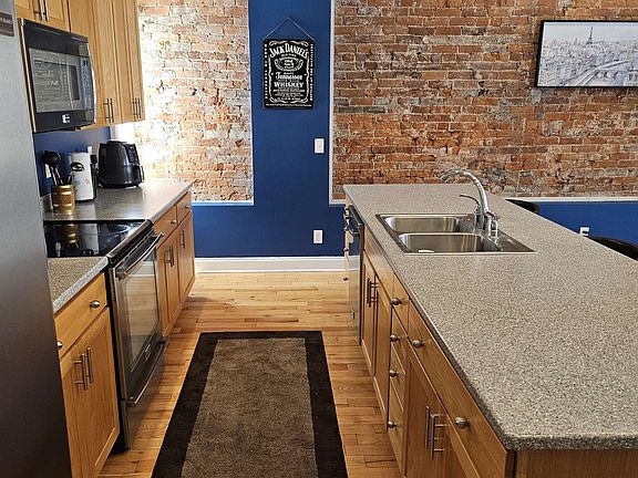 3rd image of 419 9th St #202