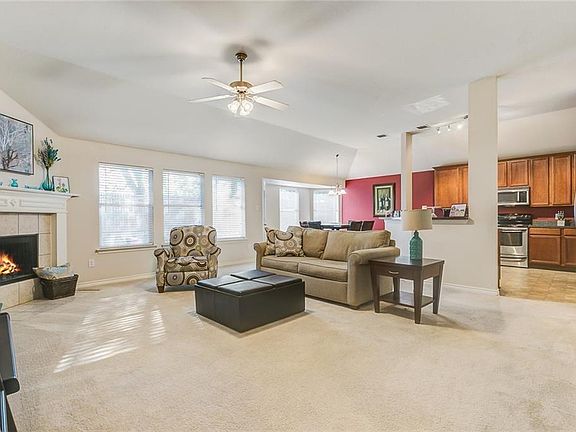 4th image of 998 Mesa Vista Dr