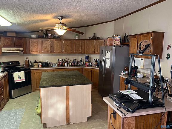 3rd image of 701 Cemetary Rd