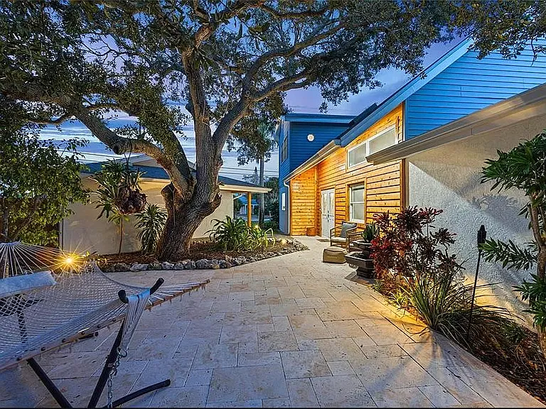 430 Island Cir — Photo 24