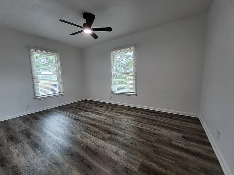 558 Harrison Ln — Photo 18