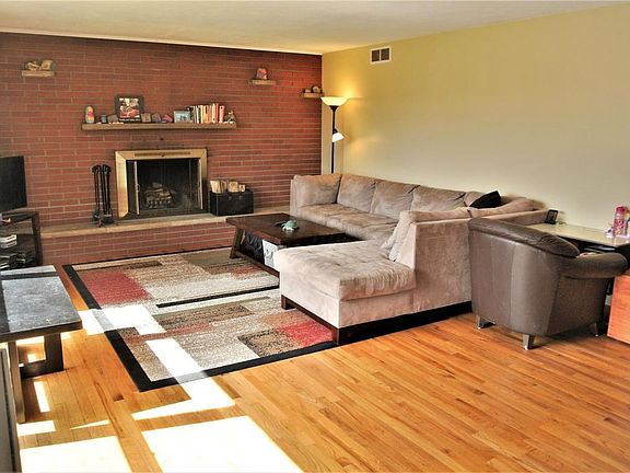 4th image of 740 West Broadway