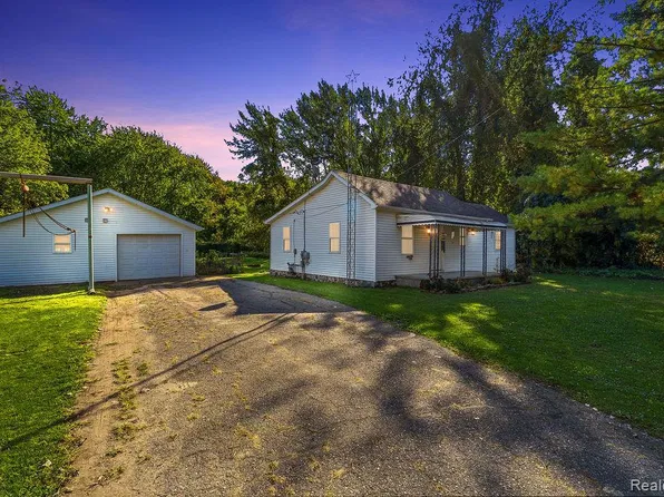 2686 Goodells Rd, Goodells, MI 48027