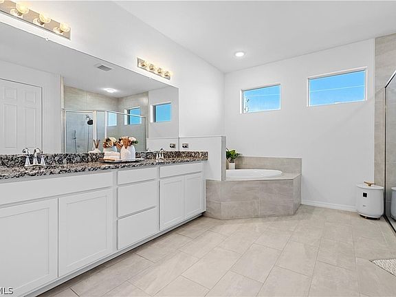 4th image of 209 SW 10th Pl