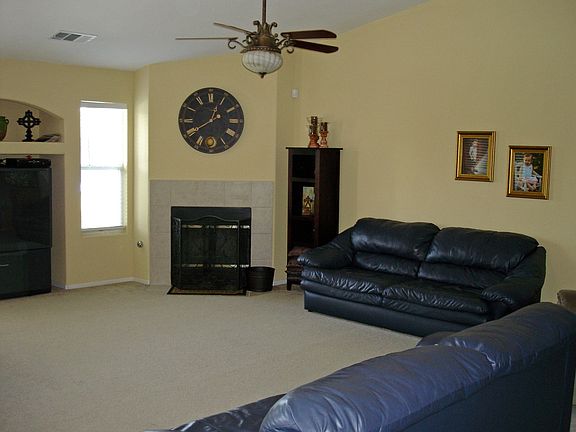 Livingroom w/Fireplace