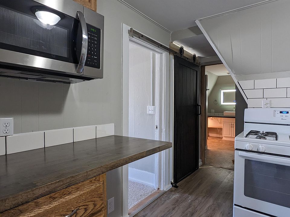 Kitchen - bathroom entry