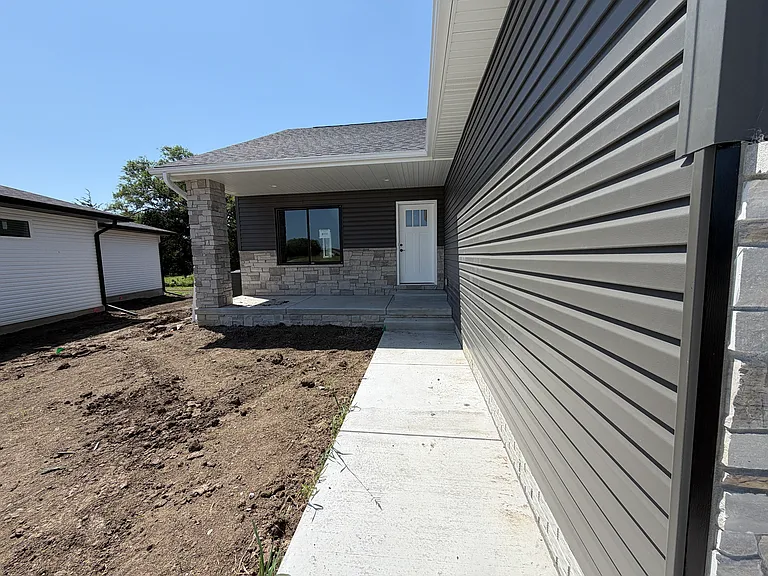 8111 Kallum Dr — Photo 3