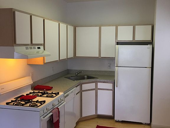3rd image of 11017 Clifton Blvd #Up