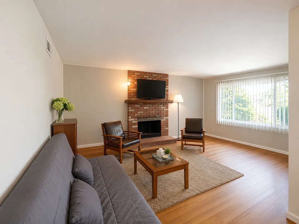 1351 Oakwood Ct