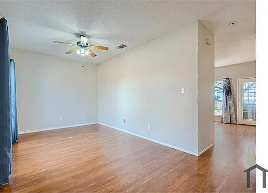 2420 Waterloo Ln — Photo 16
