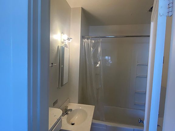 4th image of 207 S 9th Ave #6