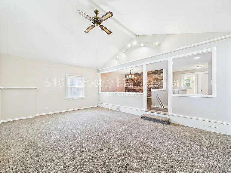 4321 N Lister Ave — Photo 2