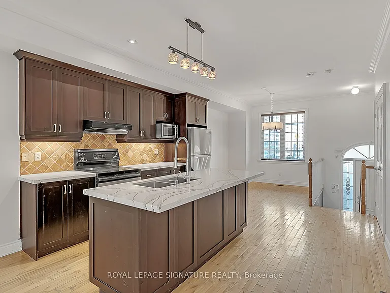 1019A College St — Photo 13