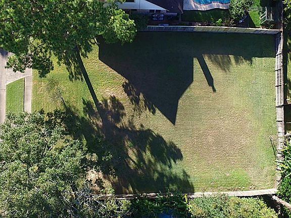 4th image of 4239 Meadowbank Dr