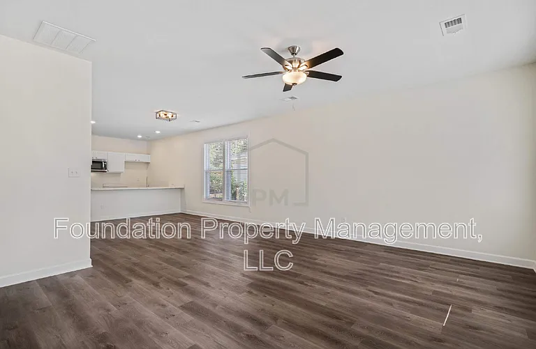 1470 Lyndale Ave — Photo 10