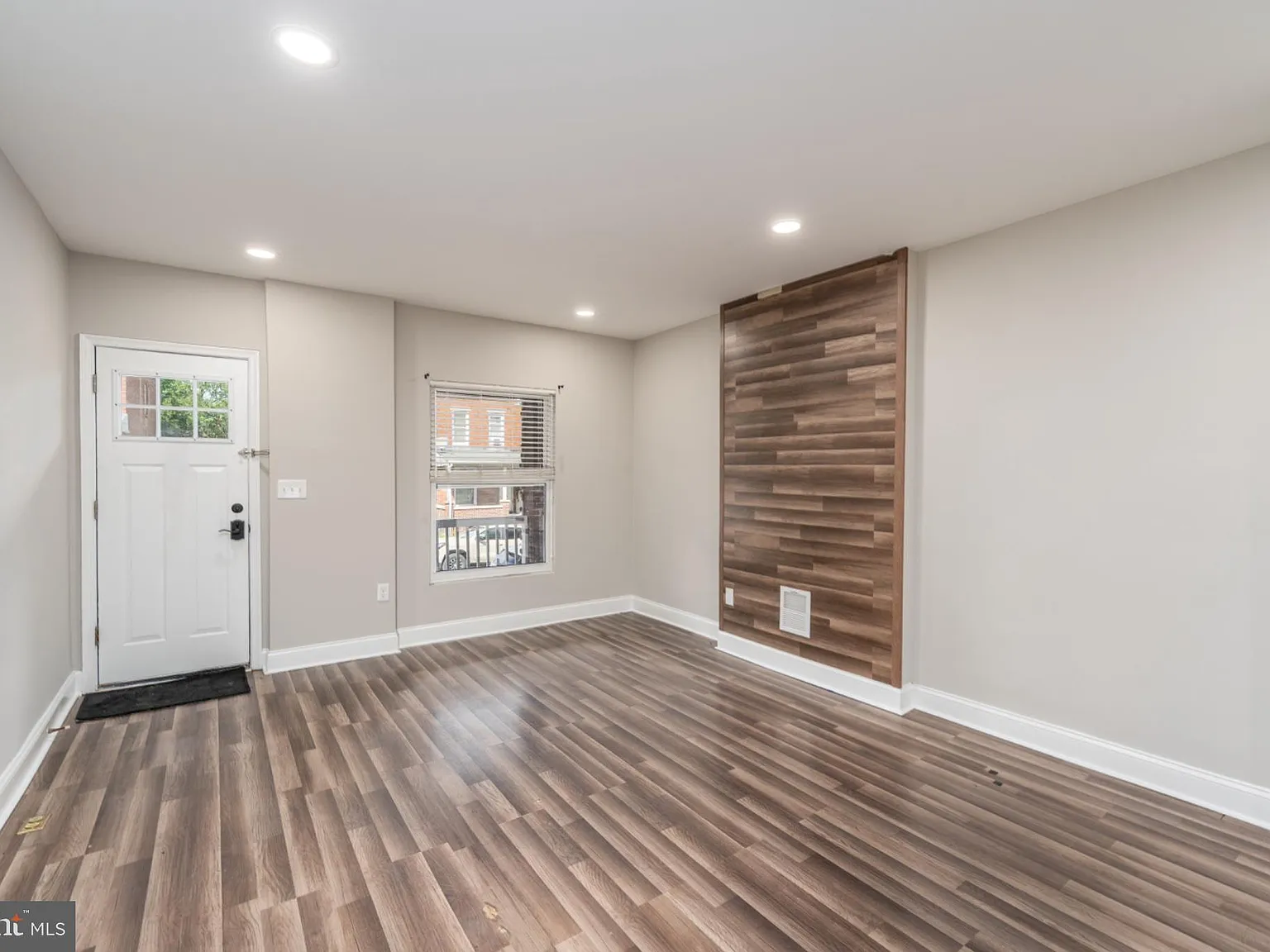 3 bed, 2.5 bath, 1100 sqft, $1,950 — Photo 4