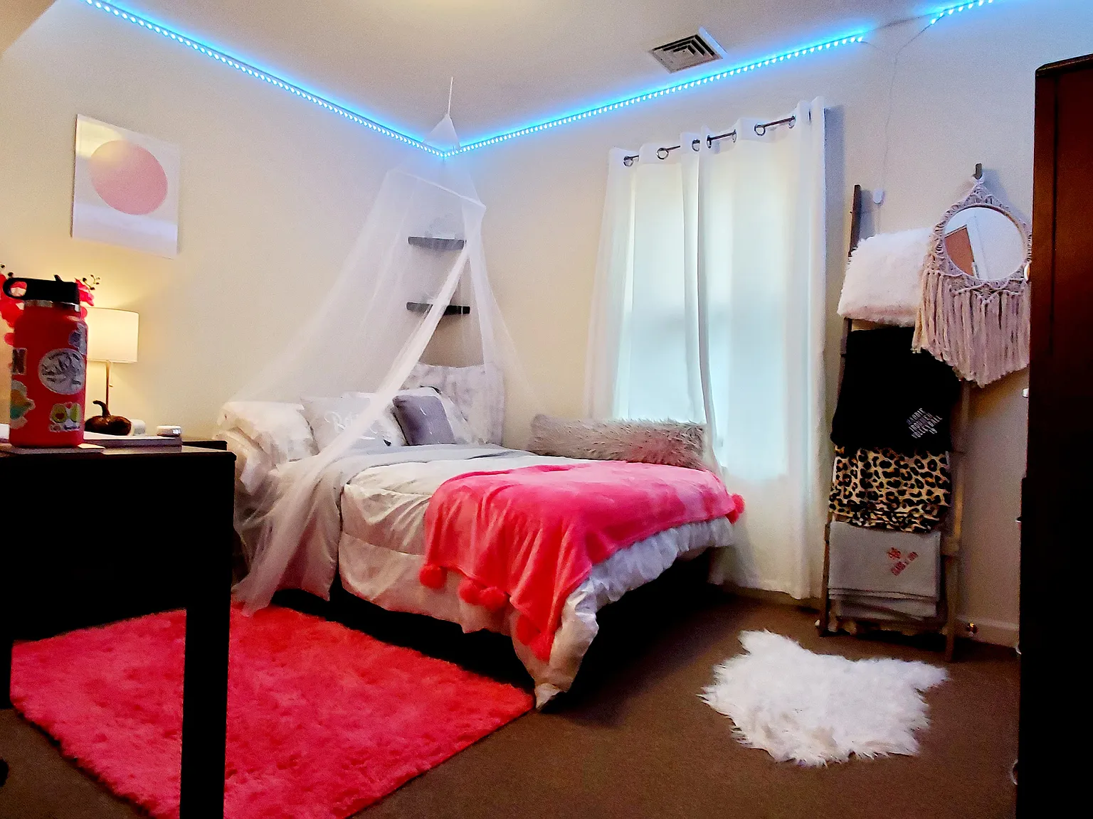 South Rock Apartments (Student Housing by the Bed) — Photo 4